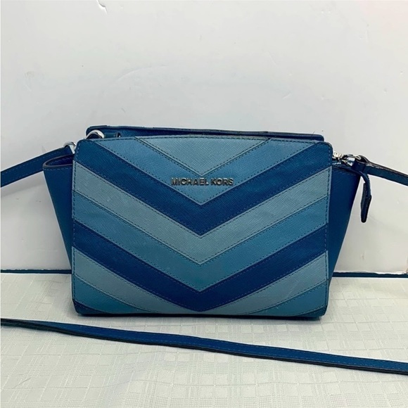 Michael Michael Kors SELMA CHEVRON MEDIUM MESSENGER - Picture 3 of 10